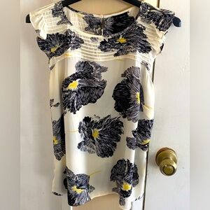 - New TALBOTS  top floral bib collar size Small